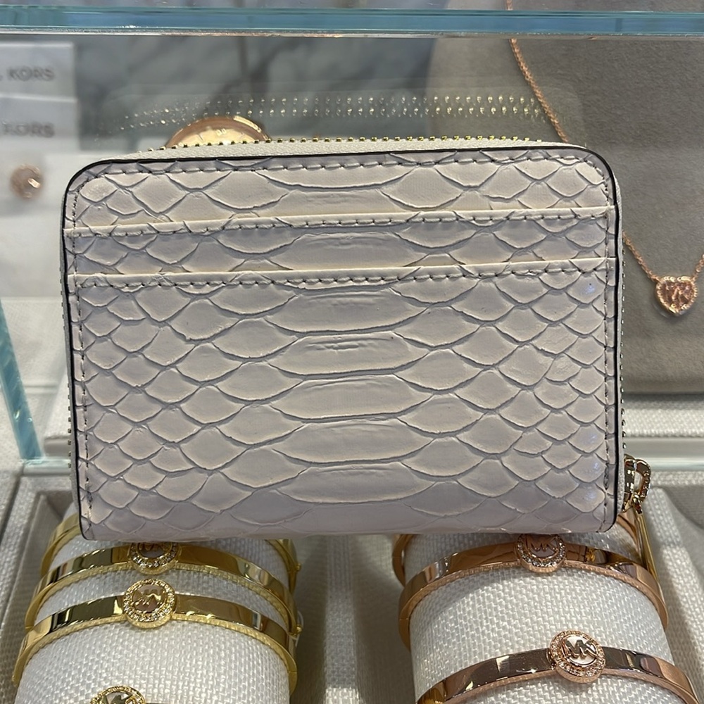 Michael Kors Women Medium Zip Around Card Case Coin Pouch Wallet Light Cream
NWT - Picture 4 of 16